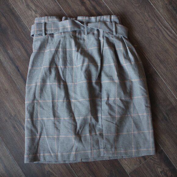 H& M Ladies Mini Skirt - Picture 5 of 5